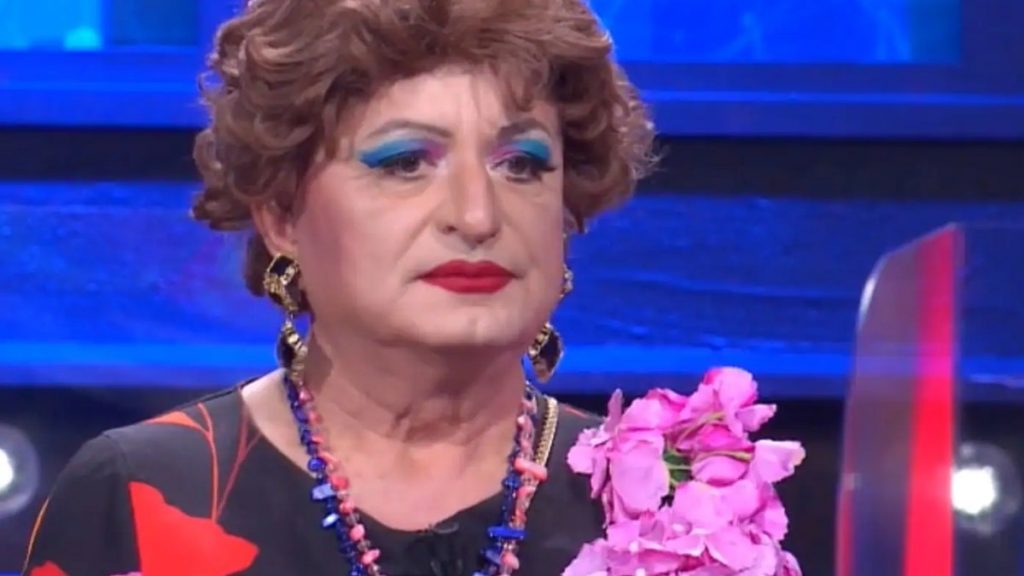 Signora Coriandoli chi è come e quando è nata con l'attore Maurizio Ferrini LaNostraTv Signora Coriandoli chi è come e quando è nata con l'attore Maurizio Ferrini LaNostraTv