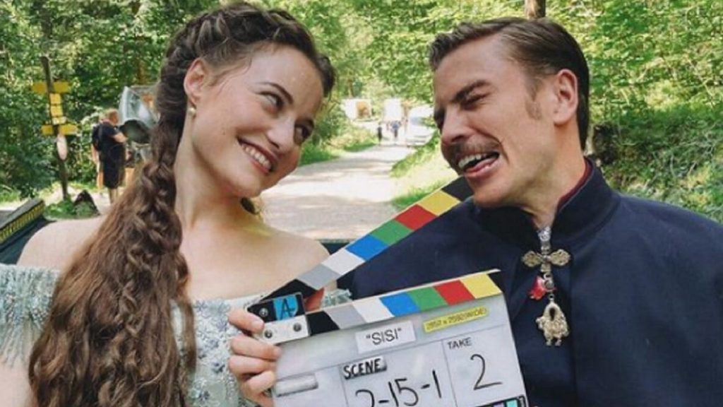 Sissi, Dominique Devenport sull'attore di Franz svela: "C'è una grande