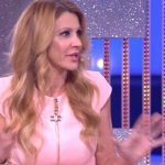 Grande Fratello Vip, Adriana Volpe replica alle critiche: “Non sono una vipera”