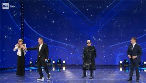 foto Milly Carlucci, Massimo Lopez, Cristiano Malgioglio e Max Giusti de Il cantante mascherato