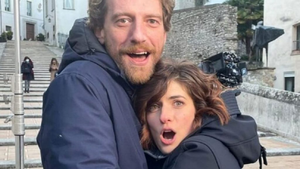 Maurizio Lastrico si espone: qual è il suo rapporto con Maria Chiara