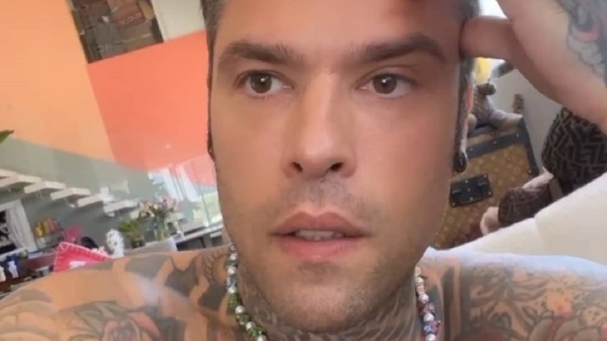 Foto Fedez si pente