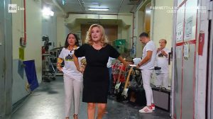 foto Serena Bortone fuori dallo studio di Oggi è un altro giorno