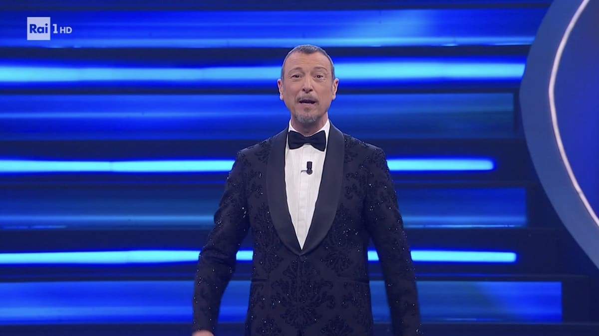 foto amadeus sanremo 2023