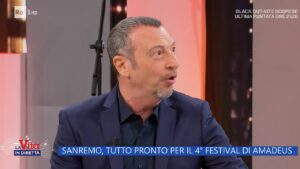 foto Amadeus a Sanremo La vita in diretta