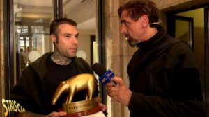 Foto Fedez ammette a Strisica la notizia