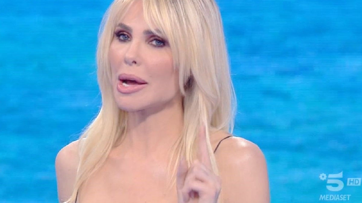 Ilary Blasi annuncia l'uscita del suo libro: “Una storia di dolore