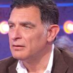 Tiberio Timperi, tensione con Francesca Fialdini su Rai1: “Non cominciamo”