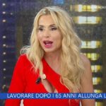 Valeria Marini accusa Antonella Elia: “Ha aggredito persona che lavora in Rai”