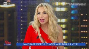 foto Valeria Marini a La vita in diretta