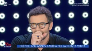 foto Alberto Matano in difficoltà a La vita in diretta