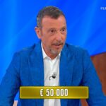 Affari Tuoi finito malissimo, Amadeus incredulo: “Mai visto nulla del genere”