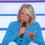Uomini e Donne, Maria De Filippi sbugiarda Silvio: imbarazzo in studio