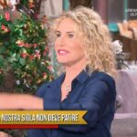 Gaffe di Antonella Clerici, non aveva visto la telecamera accesa: “Scusate”
