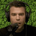Fedez, incidente in barca sfiorato a Monaco: “Qua è anarchia, oddio!”