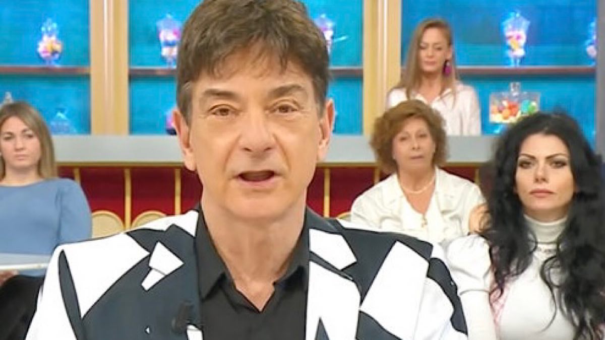 Foto Oroscopo Paolo Fox camicia bianca nera