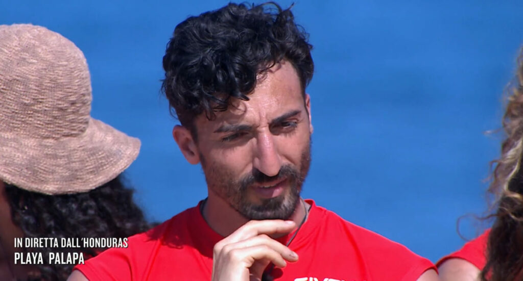 Isola dei Famosi, Samuel Peron è una furia: "Fatevi un esame di