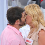 Uomini e Donne, Gianni Sperti e Sabrina si baciano in studio (IL VIDEO)