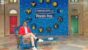 Foto Oroscopo Paolo Fox rosso studio