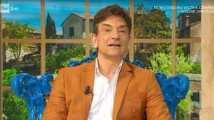 Foto Paolo Fox beige oroscopo