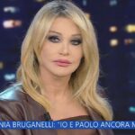 Paola Ferrari, tumore pelle: “Ho dei punti in faccia. Le critiche non mi toccano”