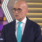Alfonso Signorini svela: “Amicizia con Maria De Filippi ha pro e contro”