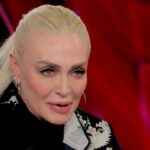 Paola Barale a Verissimo confessa: “Papà subisce la mancanza di mia mamma”