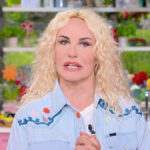 Antonella Clerici a E’ sempre mezzogiorno avverte: “Giorni un po’ concitati”
