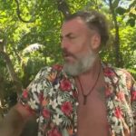 L’Isola dei Famosi, Mirko mette nei guai il suo gruppo: “Mi prendo le colpe”