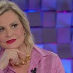 Simona Ventura, tegola prima de L’Isola dei Famosi: futuro a Mediaset incerto?