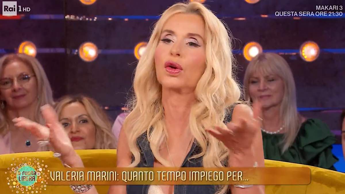Foto Valeria Marini a Da noi a ruota libera