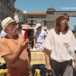 Camper, ospite la spara grossa in diretta: “Peperone caz**ne” (VIDEO)
