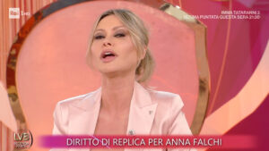 foto Anna Falchi catcalling