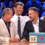 Affari Tuoi, parte per ‘errore’ la sigla della Ruota: la reazione di De Martino