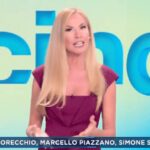 Federica Panicucci nel mirino di Selvaggia Lucarelli: “Getta ombre, ma se dici…”