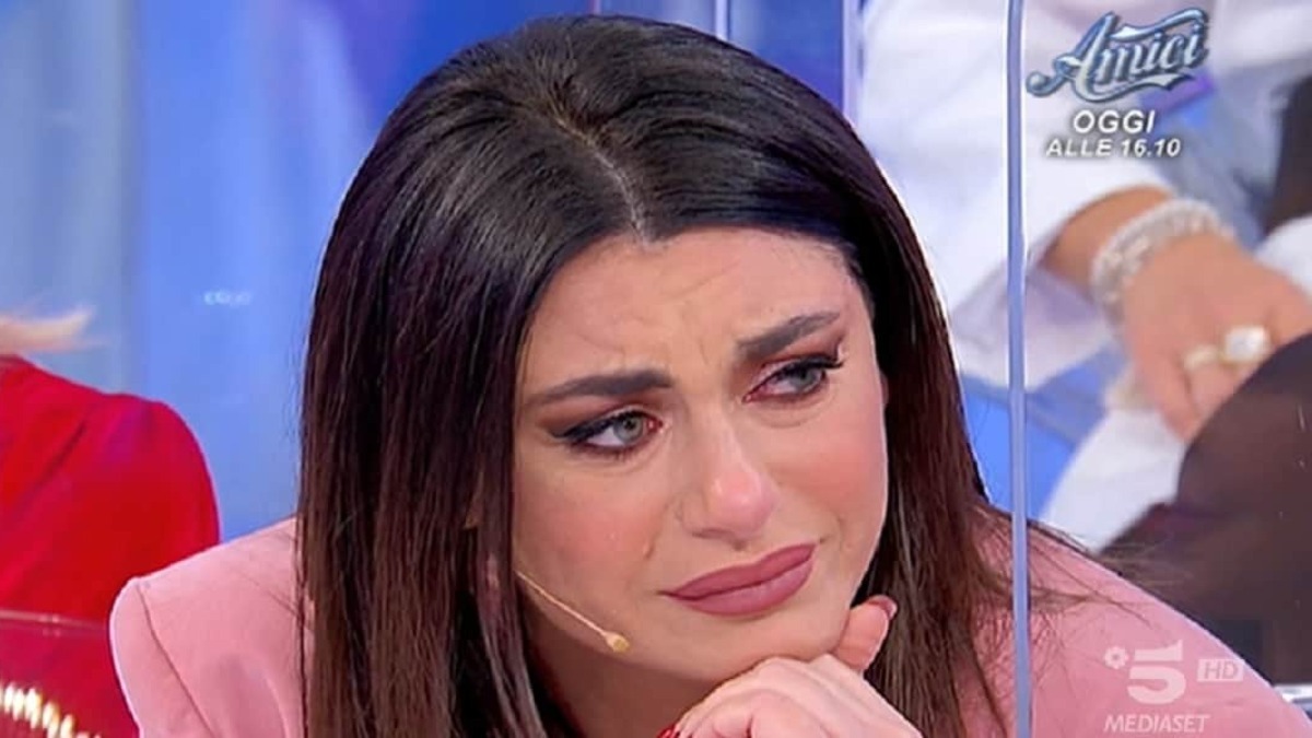 foto gloria piange