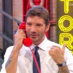 Affari Tuoi: Stefano De Martino lancia una frecciatina a Berlusconi? (VIDEO)