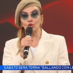 Milly Carlucci vicina ad Andrea Delogu: “Clima di collettiva sofferenza a Ballando”