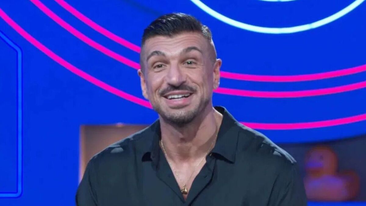 foto Matteo Azzali polemica