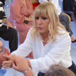 Uomini e Donne, Gemma Galgani fuori controllo: il gesto contro Mario sciocca