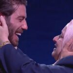 Omer Elomari ha riabbracciato la madre al GF: “Non la sentivo da tre mesi”