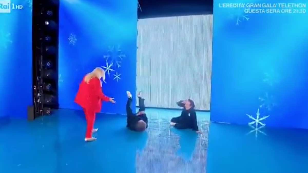 Foto Ricchi e Poveri caduta