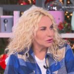 Antonella Clerici reagisce a una battuta di Mainardi: “Sei uno stron**”