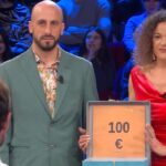 Affari Tuoi, Melania rifiuta l’ultima offerta, ma è un disastro: va a casa con 100€