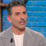 Simone Di Pasquale a Ciao Maschio: “Dopo funerale di mia mamma ero a Ballando”