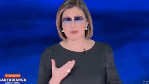 Foto Bianca Berlinguer occhiali da sole Rete4