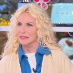 E’ sempre mezzogiorno, grosso problema in studio dopo le feste: Clerici sbotta