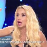 Valeria Marini non perdona Antonella Elia e accusa: “Mi ha messo le mani addosso”