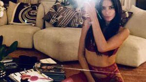 Foto Elodie intimo rosso