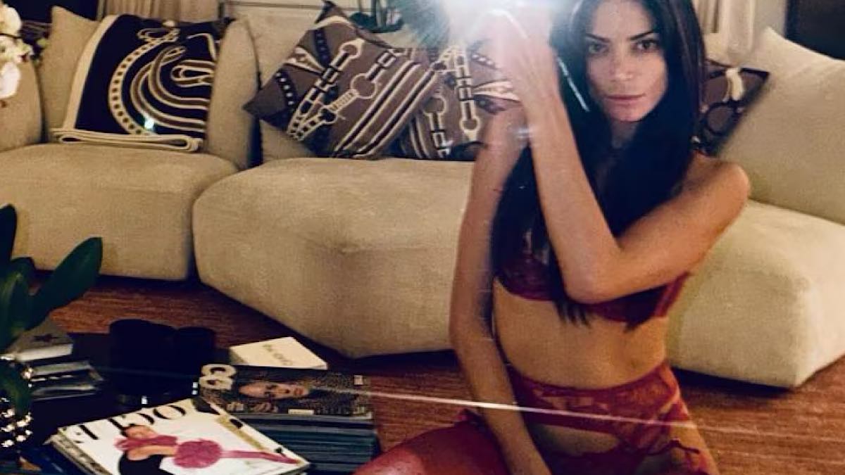 Foto Elodie intimo rosso